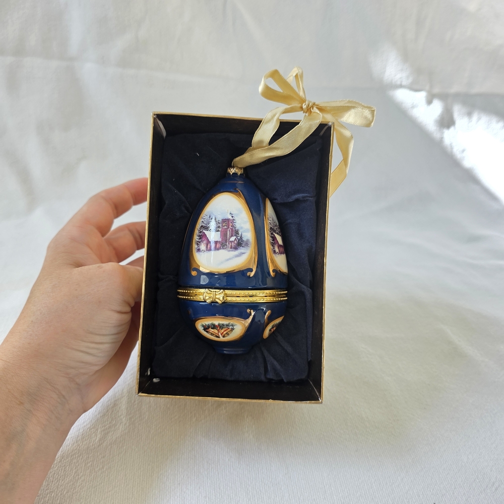 Vintage Mr. Christmas Holiday Festive Ornament Musical Egg Shaped Cobalt Blue 4"
